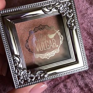 Pretty Vulgar Shimmering Swan Highlighter